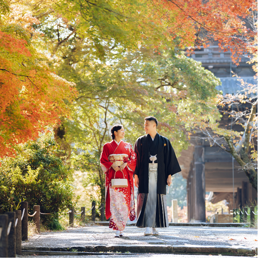Autumn Photography in Japan: Capturing Fall Colors in Traditional Kimono